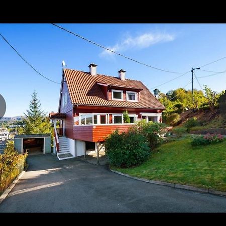 Kjellerleilighet I Fana Til Leie-Med Gratis Parkering Og Mange Kollektiv Reisemuligheter Bergen Extérieur photo