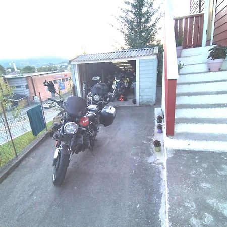 Kjellerleilighet I Fana Til Leie-Med Gratis Parkering Og Mange Kollektiv Reisemuligheter Bergen Extérieur photo