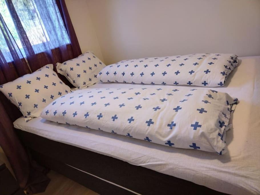 Kjellerleilighet I Fana Til Leie-Med Gratis Parkering Og Mange Kollektiv Reisemuligheter Bergen Extérieur photo
