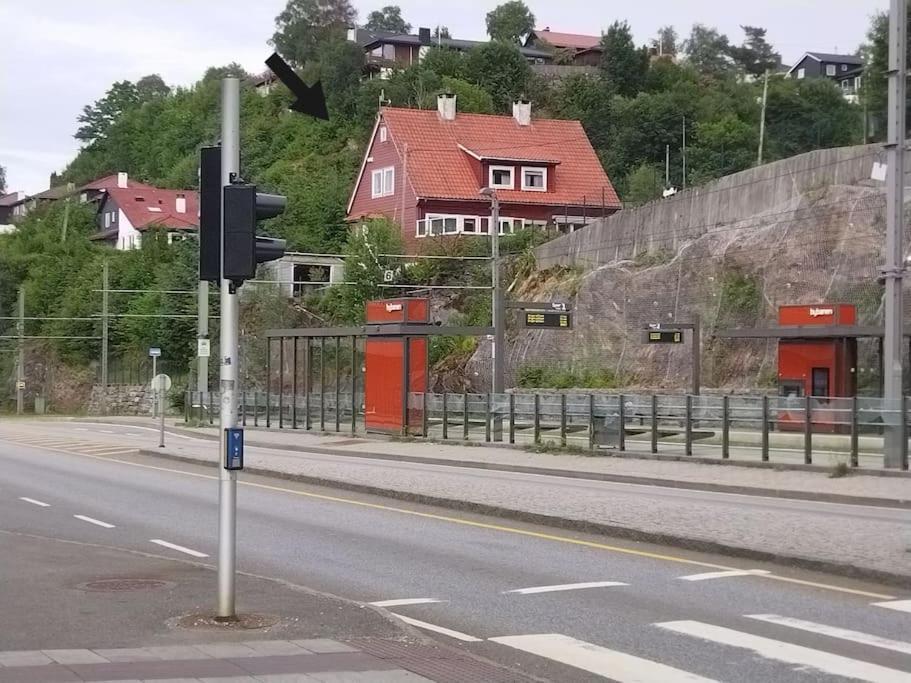 Kjellerleilighet I Fana Til Leie-Med Gratis Parkering Og Mange Kollektiv Reisemuligheter Bergen Extérieur photo