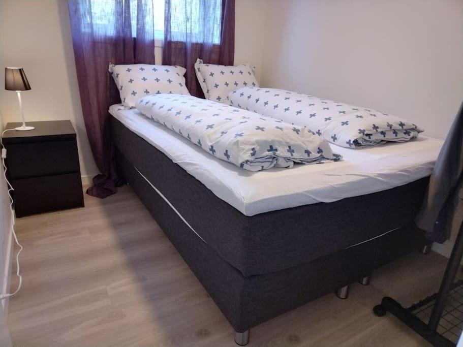 Kjellerleilighet I Fana Til Leie-Med Gratis Parkering Og Mange Kollektiv Reisemuligheter Bergen Extérieur photo