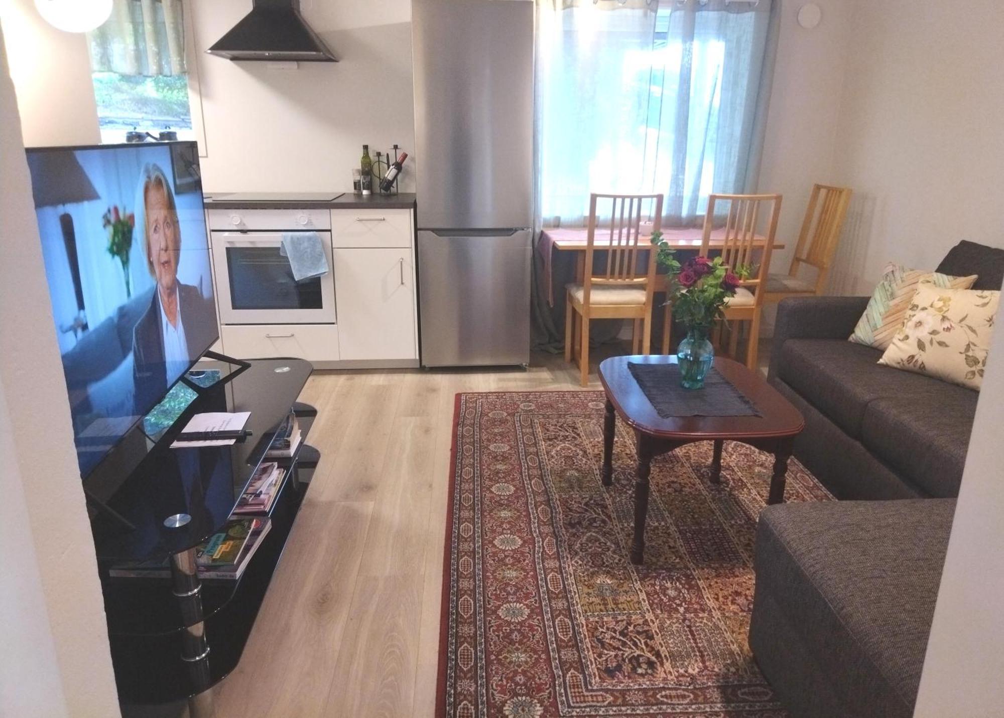 Kjellerleilighet I Fana Til Leie-Med Gratis Parkering Og Mange Kollektiv Reisemuligheter Bergen Extérieur photo