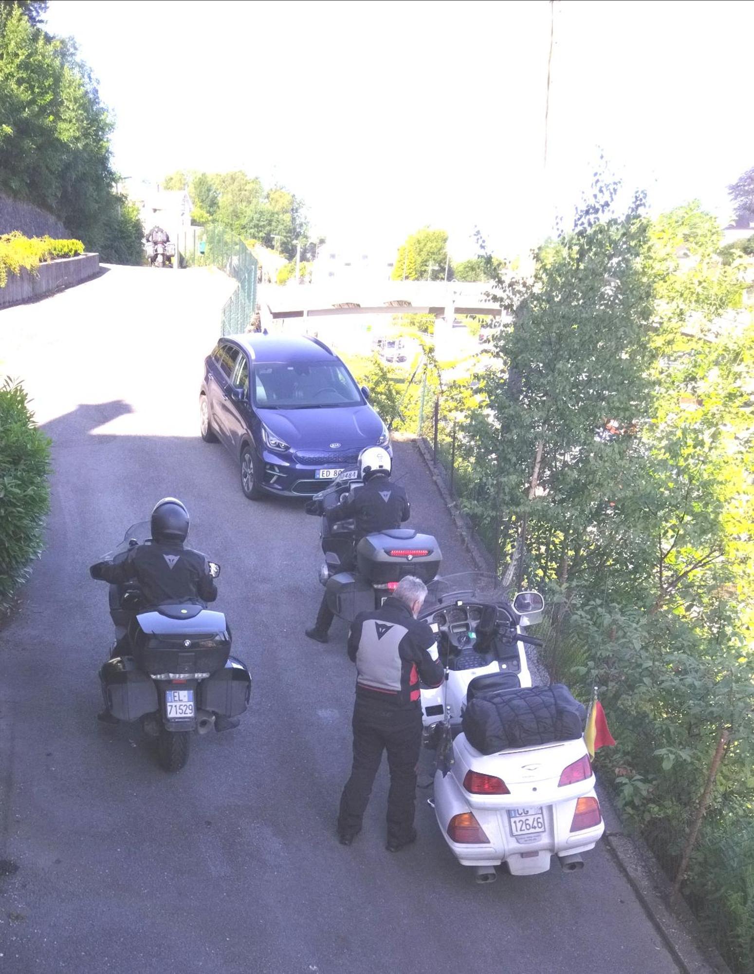 Kjellerleilighet I Fana Til Leie-Med Gratis Parkering Og Mange Kollektiv Reisemuligheter Bergen Extérieur photo